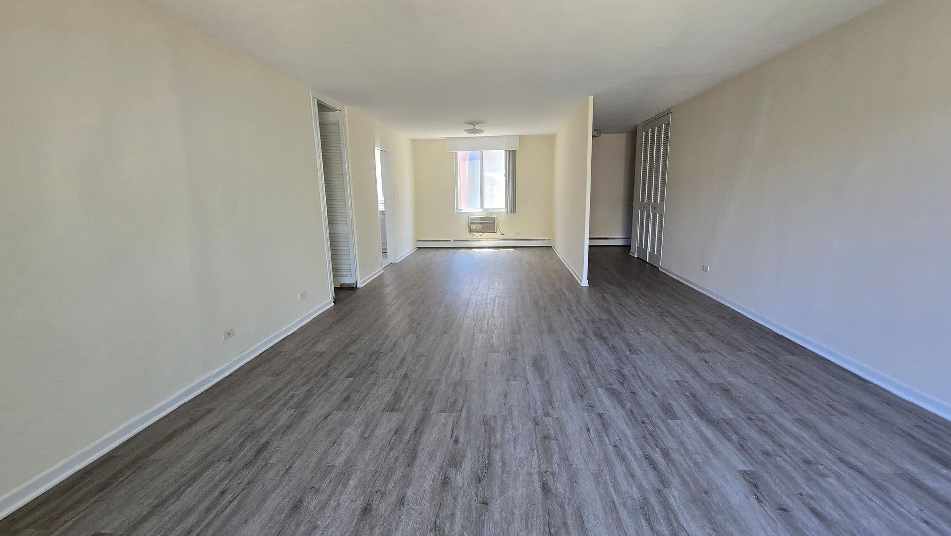 Evanston Apartment: 1616 Hinman Avenue