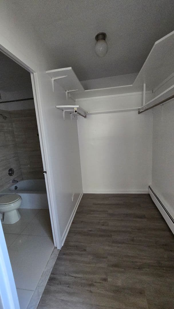 Evanston Apartment: 1616 Hinman Avenue