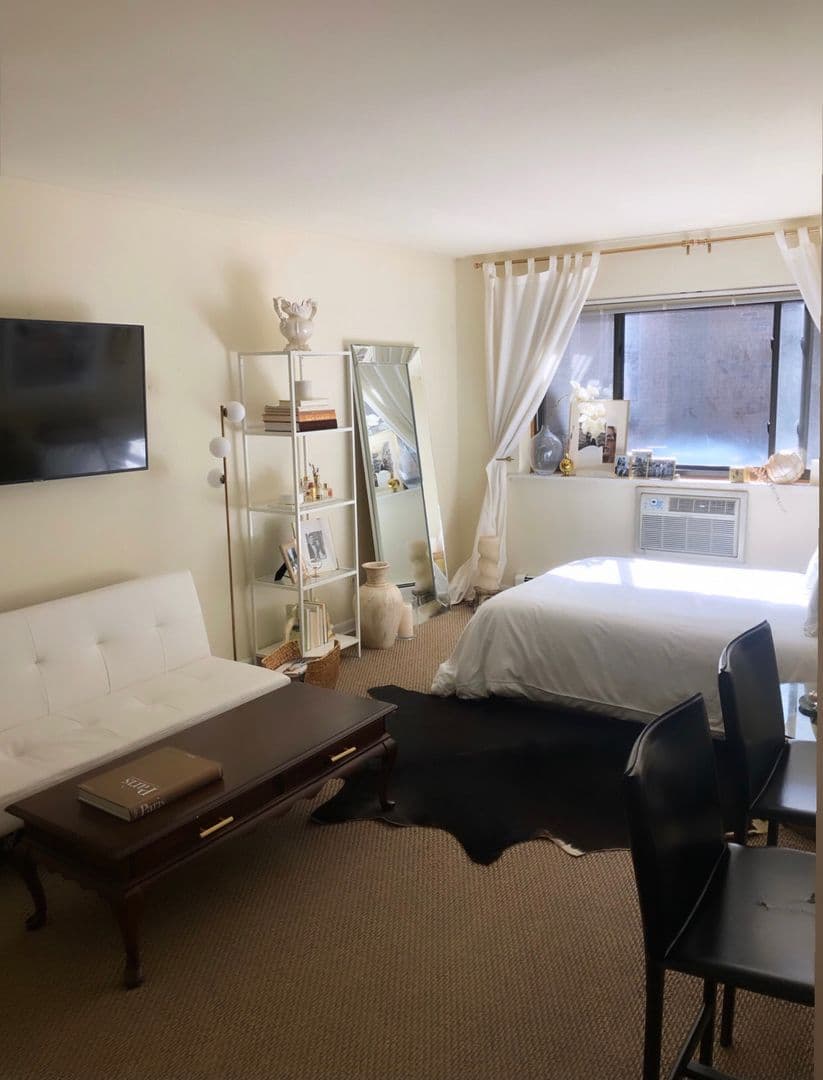 Chicago Apartment: 421-31 W. Barry