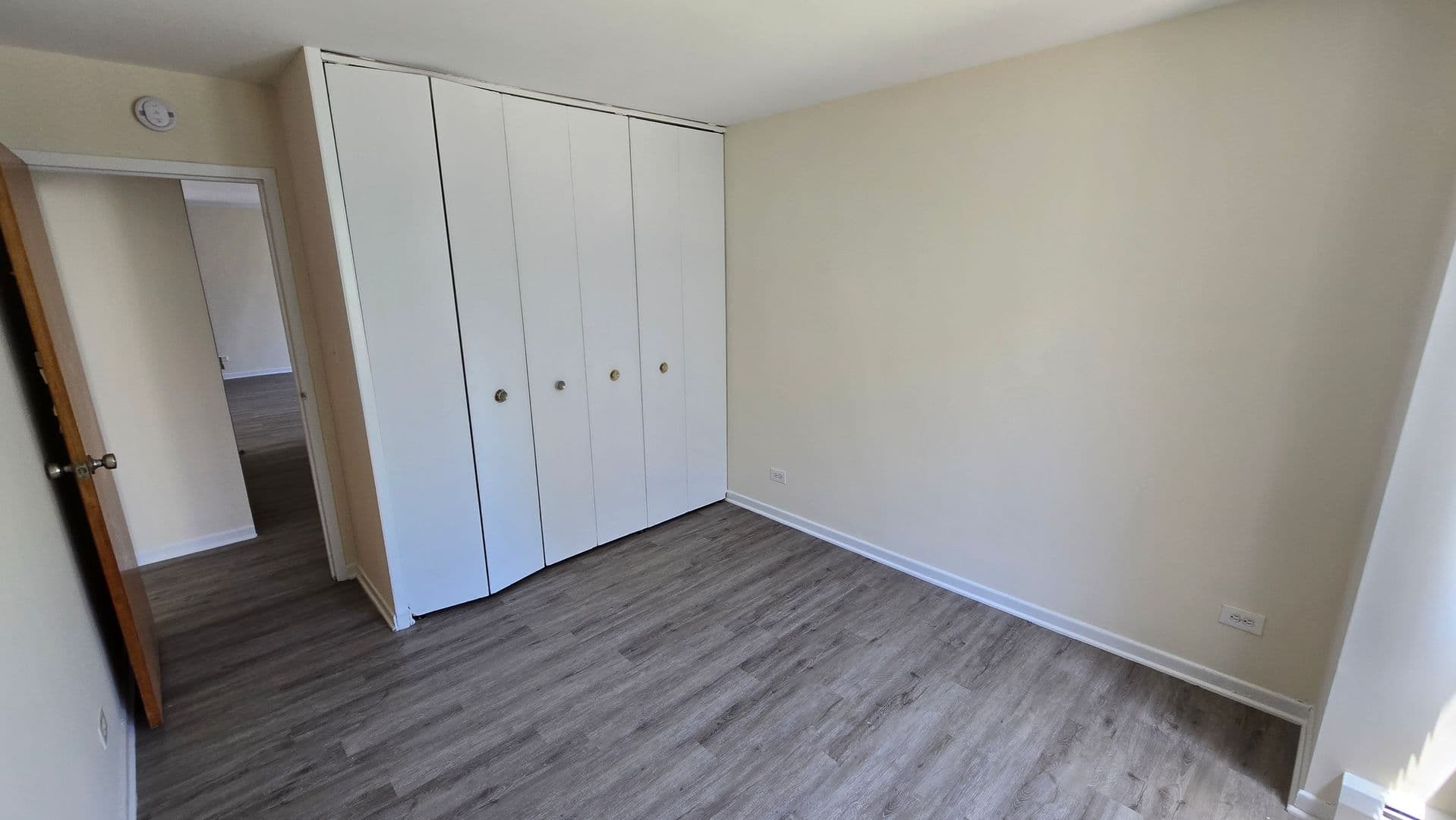 Evanston Apartment: 1616 Hinman Avenue