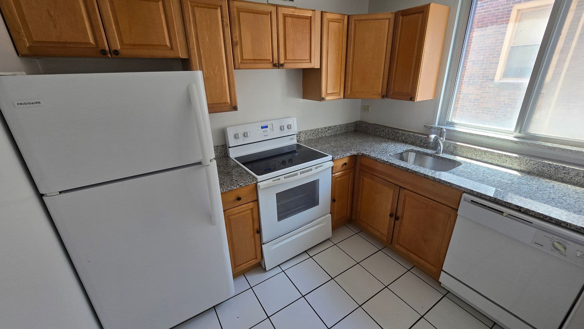 Evanston Apartment: 1616 Hinman Avenue