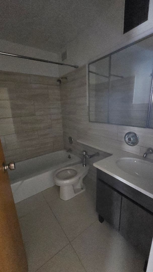 Evanston Apartment: 1616 Hinman Avenue