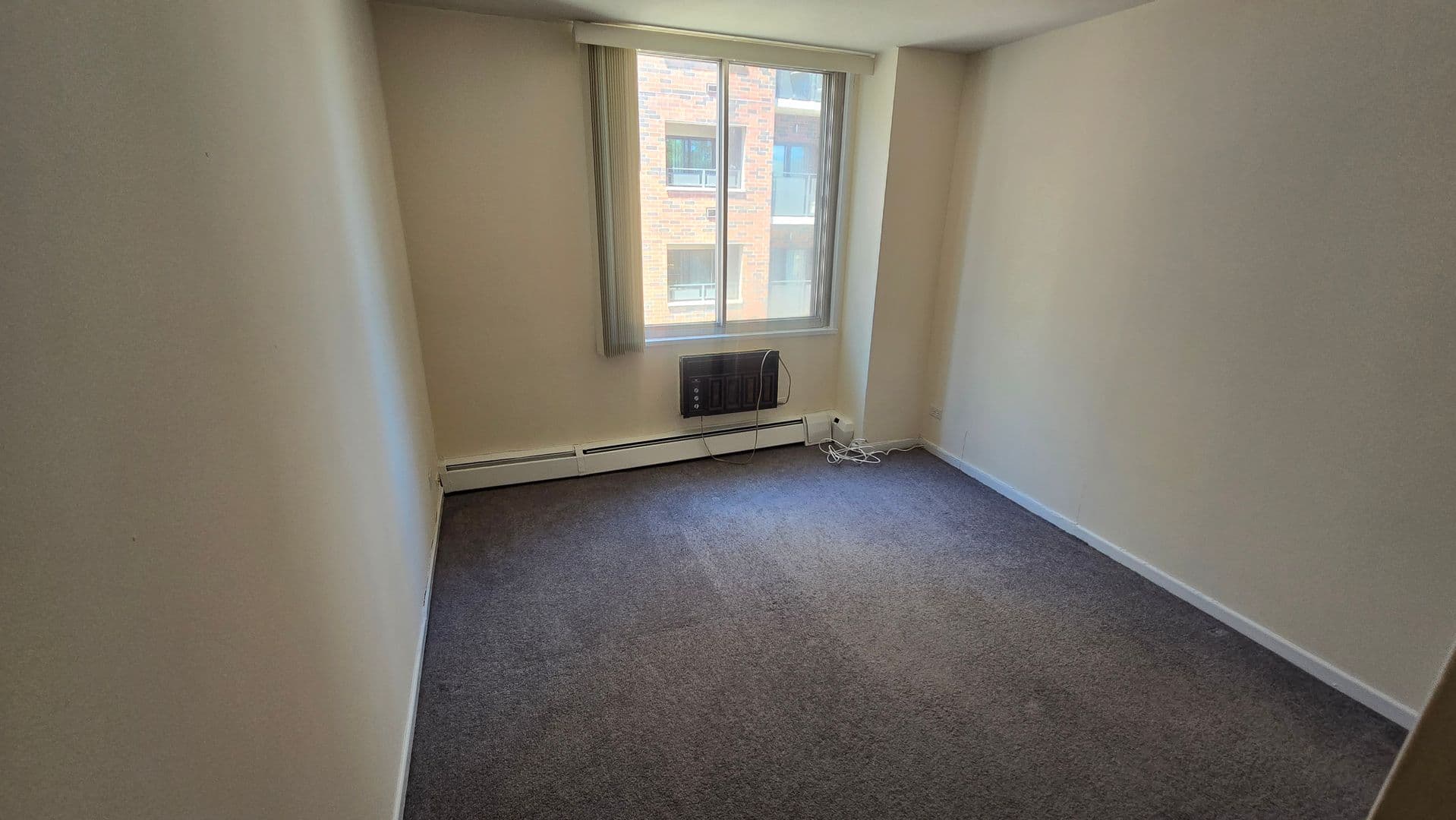 Evanston Apartment: 1616 Hinman Avenue