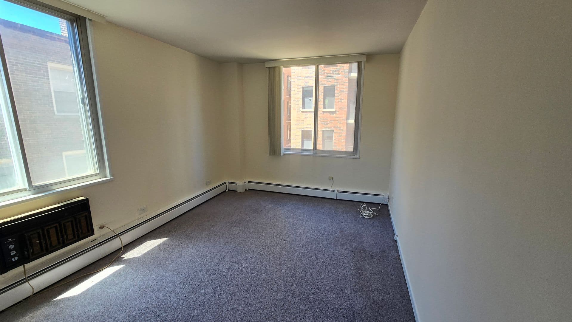 Evanston Apartment: 1616 Hinman Avenue