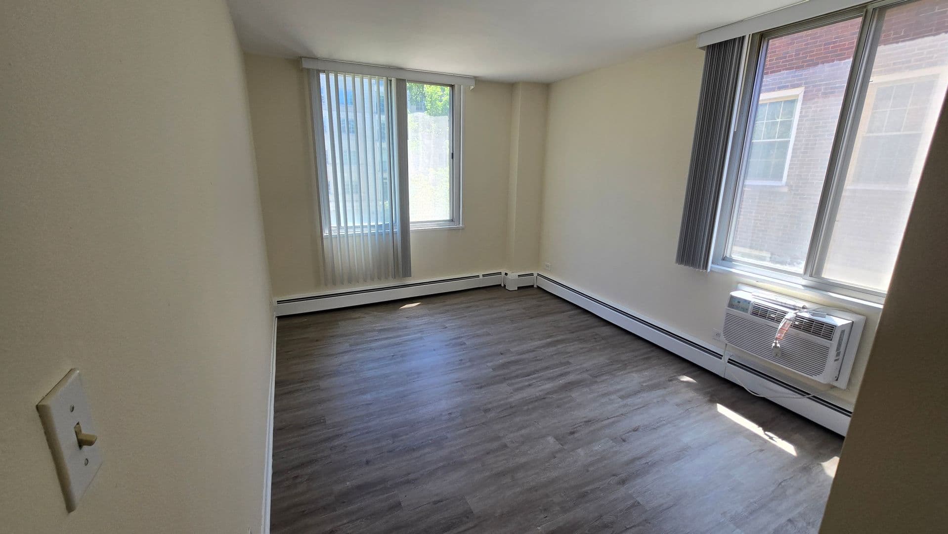 Evanston Apartment: 1616 Hinman Avenue
