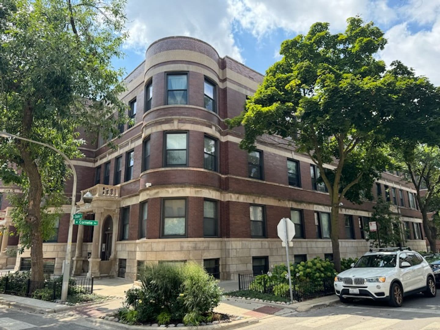 Chicago Apartment: 3450-56 N. Elaine Place