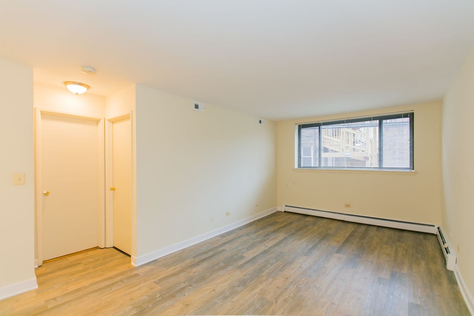 Chicago Apartment: 525 W. Deming Place