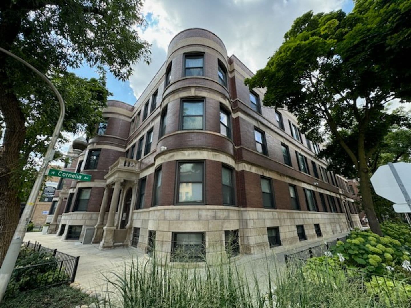 Chicago Apartment: 3450-56 N. Elaine Place
