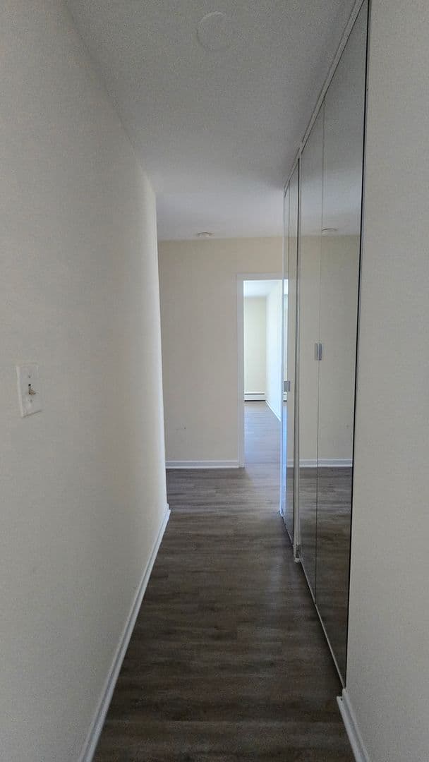 Evanston Apartment: 1616 Hinman Avenue