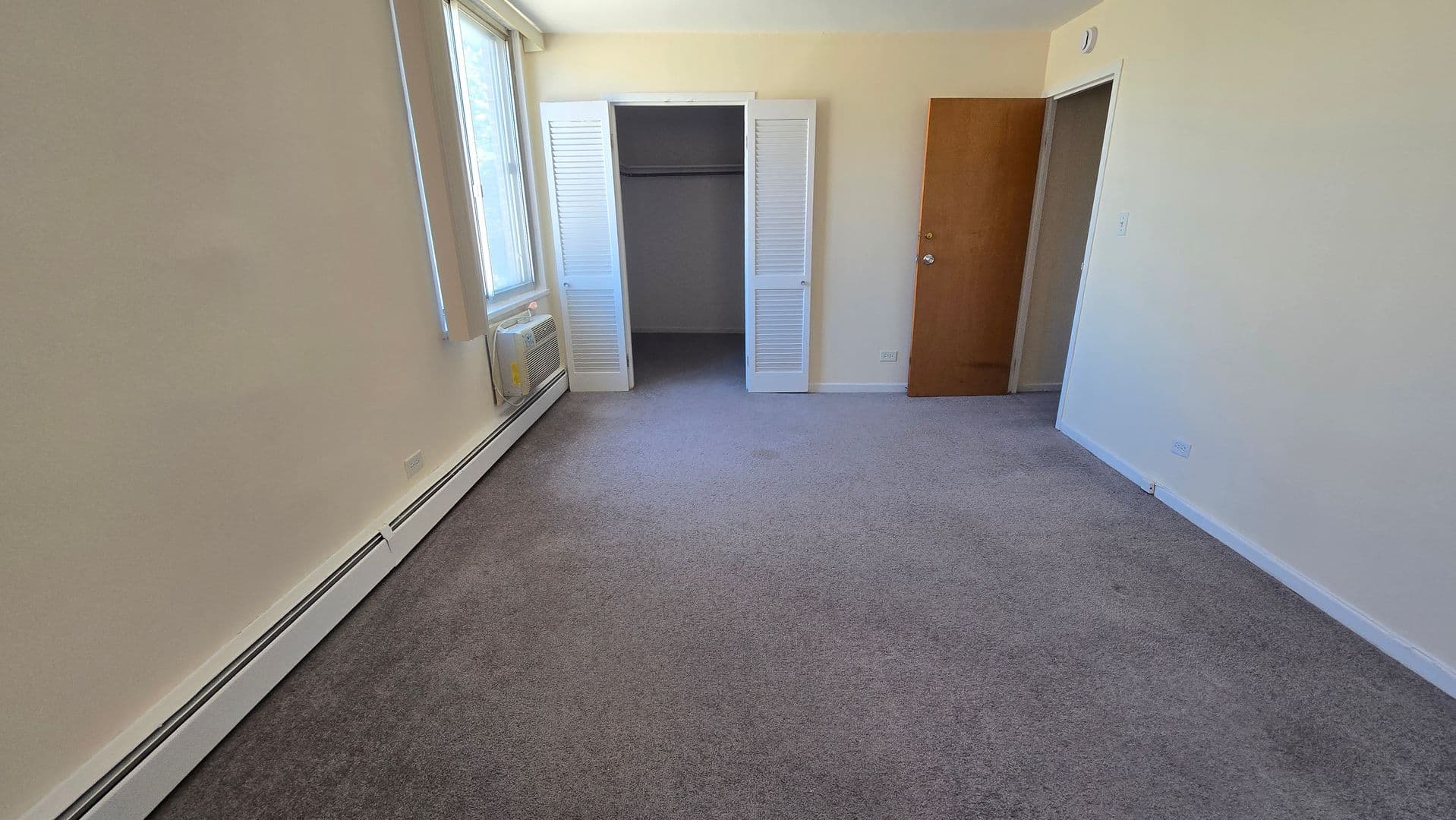 Evanston Apartment: 1616 Hinman Avenue