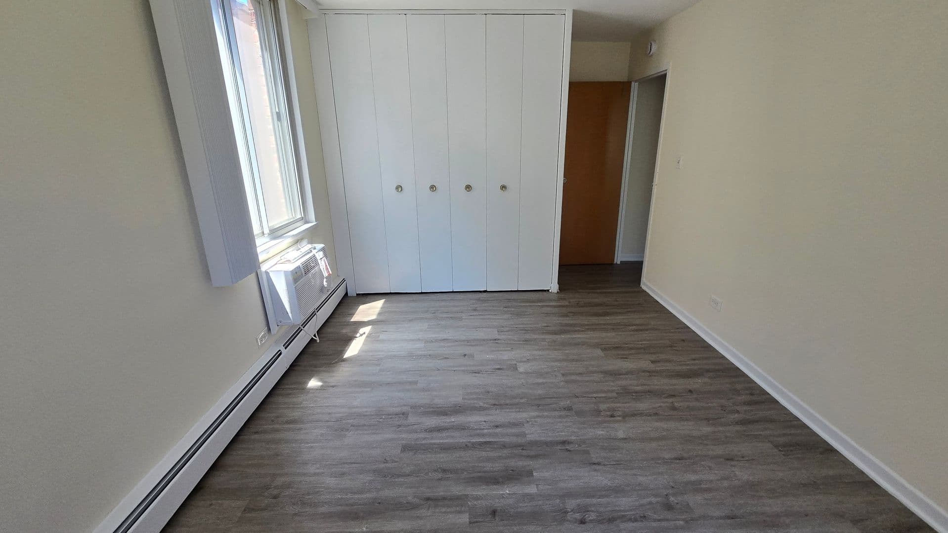 Evanston Apartment: 1616 Hinman Avenue