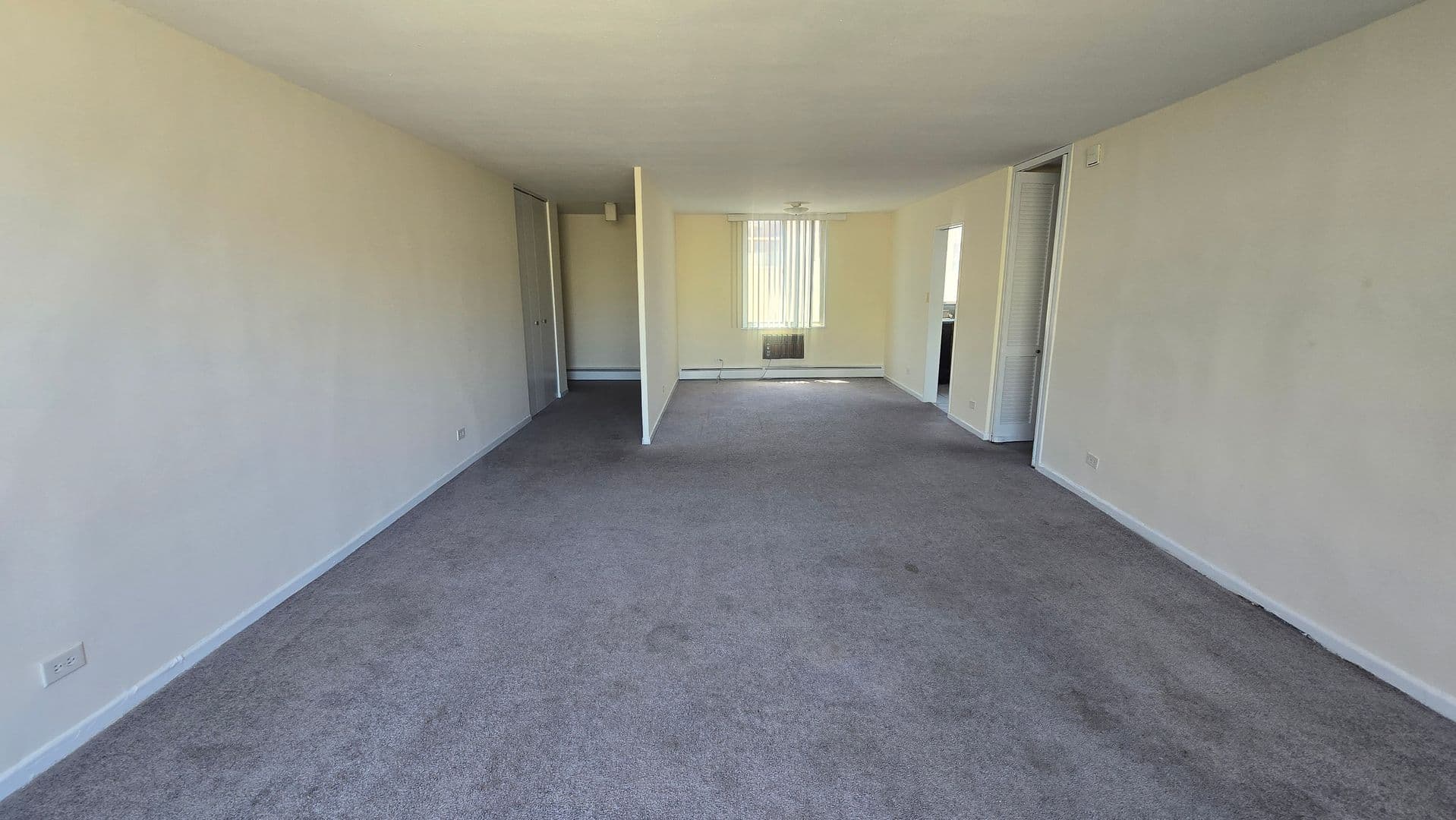 Evanston Apartment: 1616 Hinman Avenue