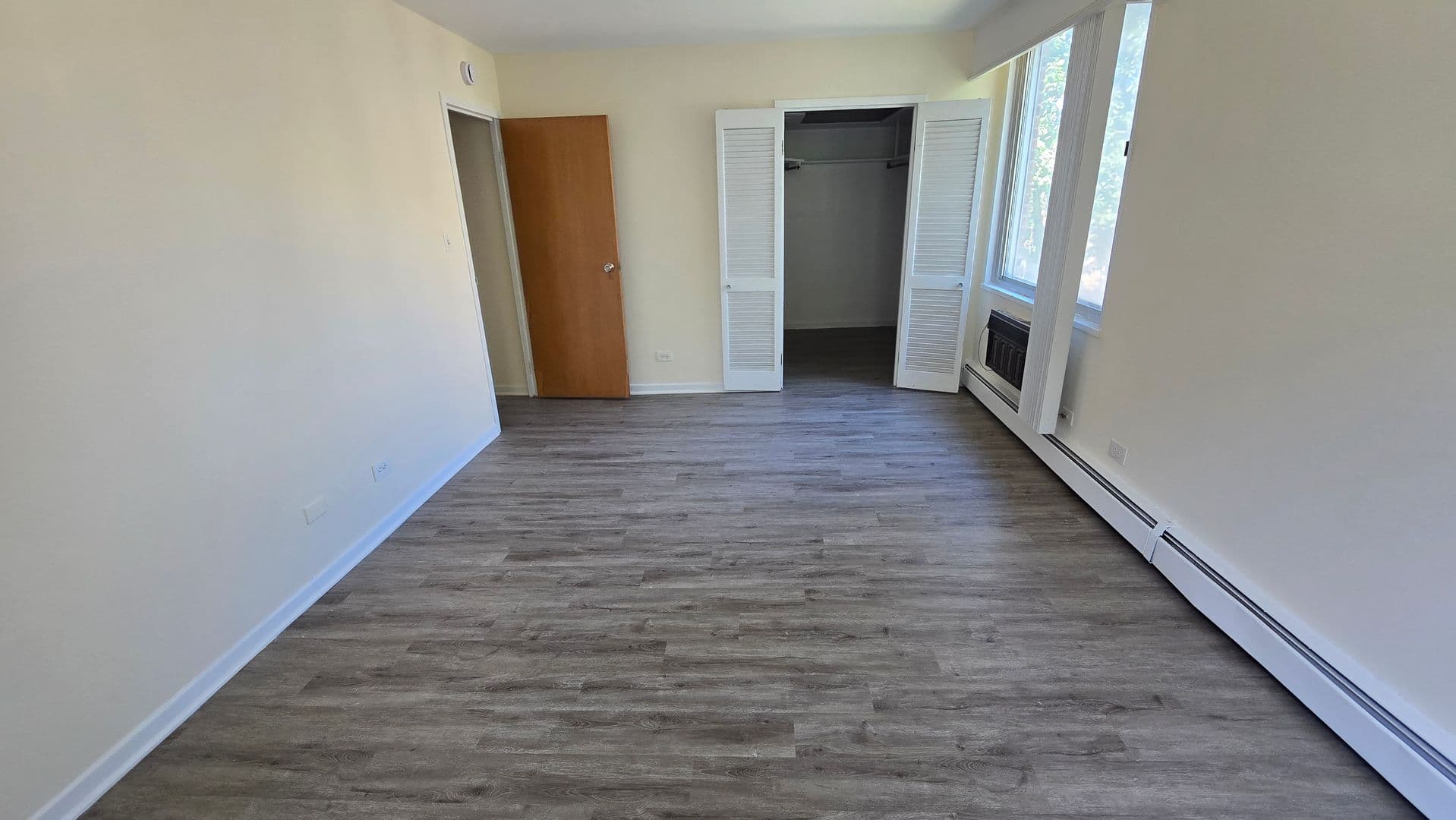 Evanston Apartment: 1616 Hinman Avenue