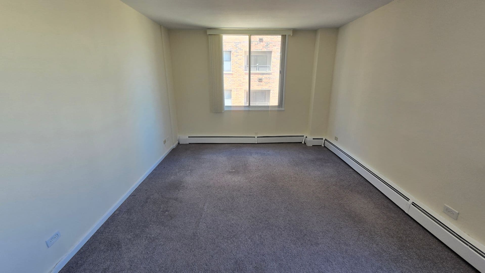 Evanston Apartment: 1616 Hinman Avenue
