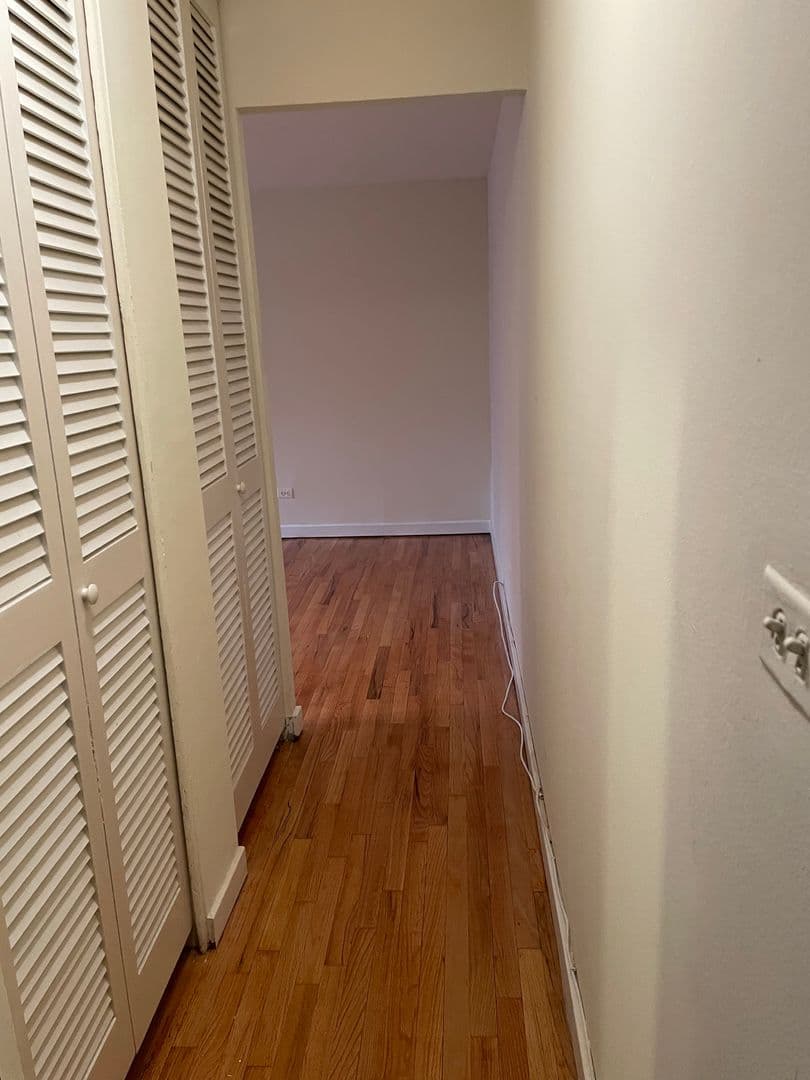 Chicago Apartment: 421-31 W. Barry