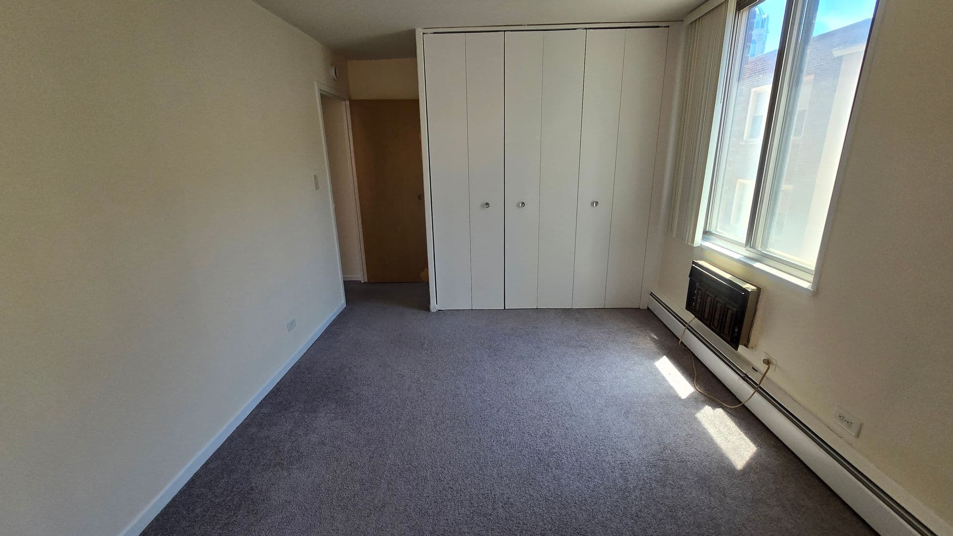 Evanston Apartment: 1616 Hinman Avenue