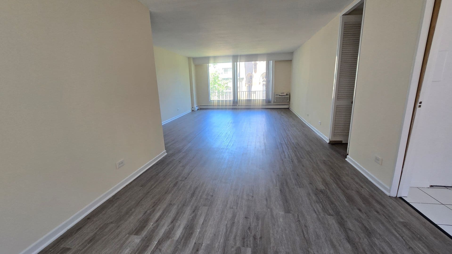 Evanston Apartment: 1616 Hinman Avenue