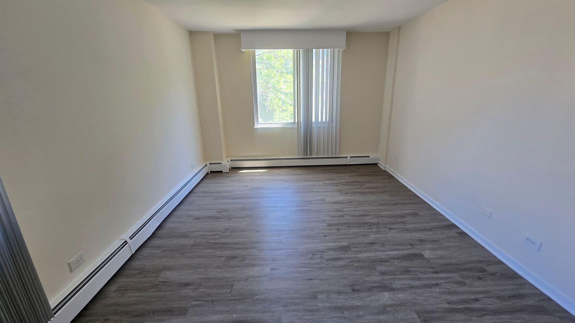 Evanston Apartment: 1616 Hinman Avenue