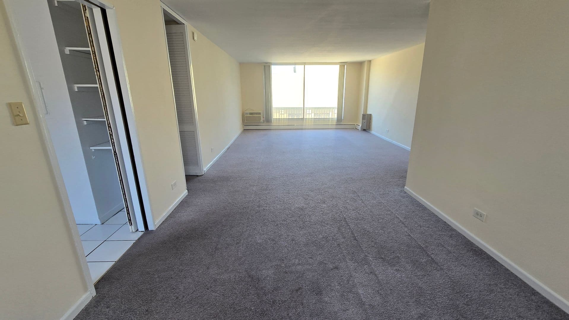 Evanston Apartment: 1616 Hinman Avenue