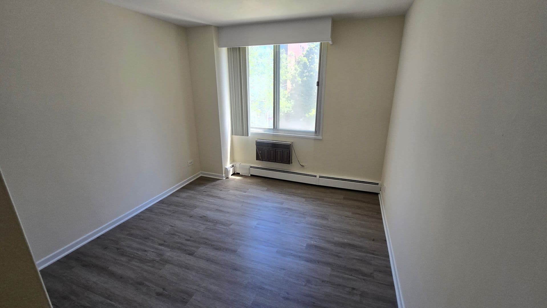 Evanston Apartment: 1616 Hinman Avenue