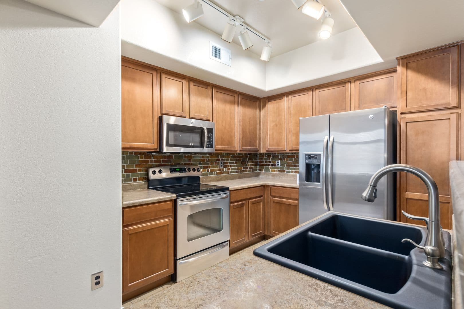 Chandler Apartment: 900 S 94th St