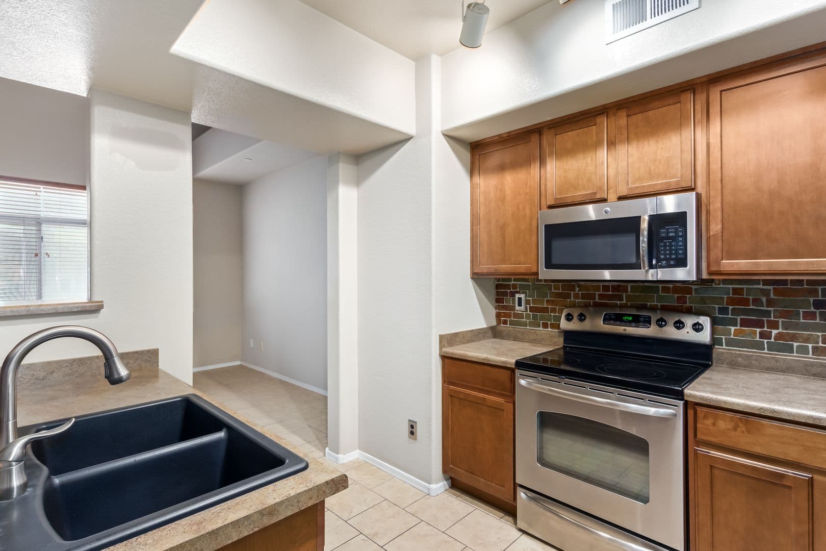 Chandler Apartment: 900 S 94th St