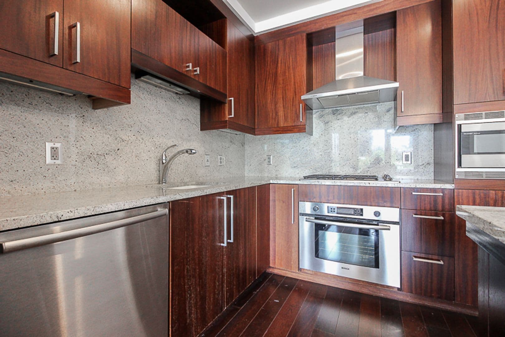 Portland Apartment: 2351 NW Westover Rd - Unit 404