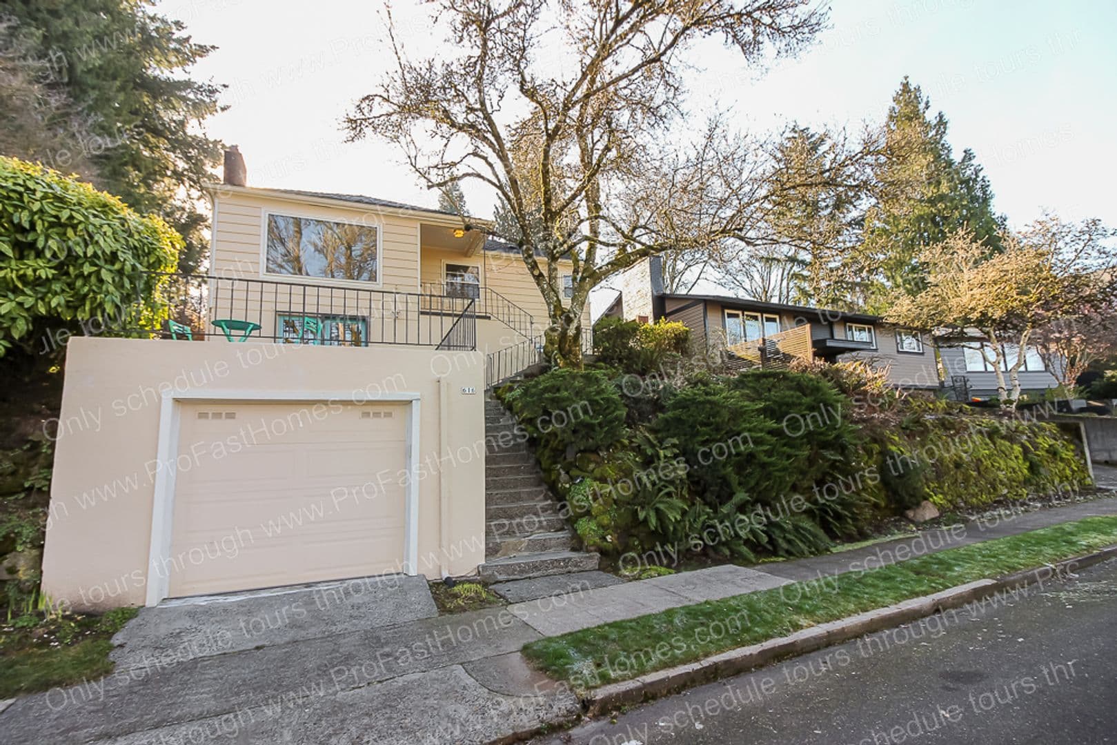 Portland House: 616 SW Moss St