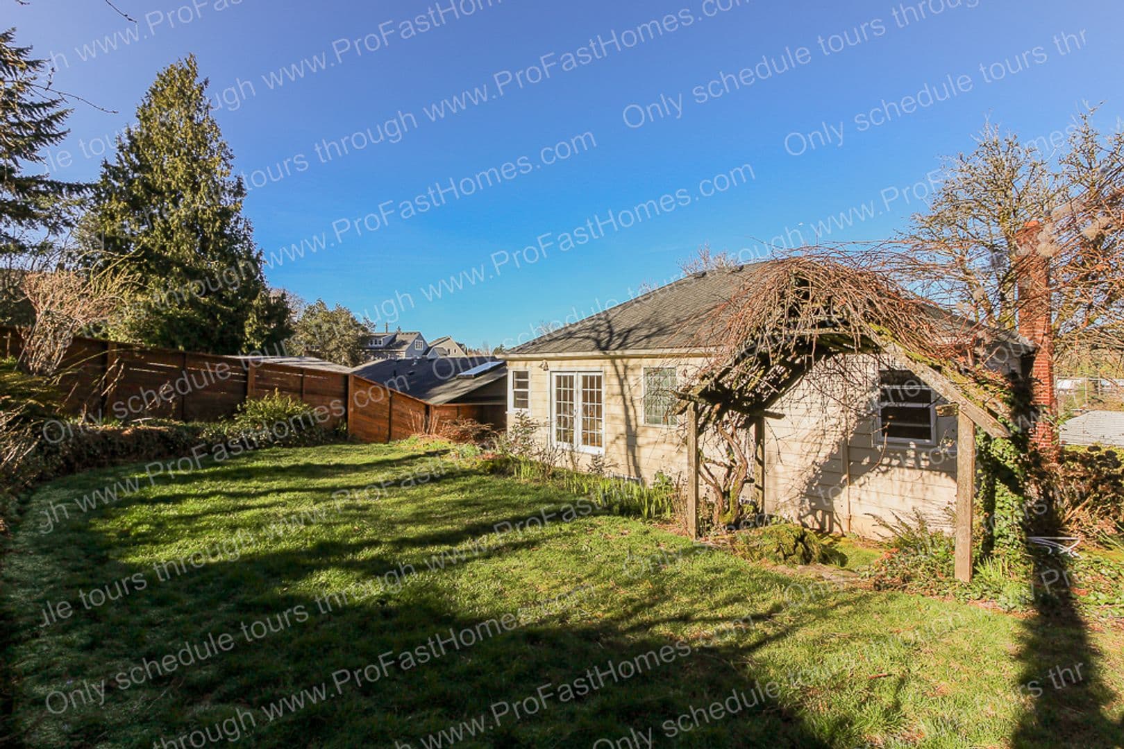 Portland House: 616 SW Moss St