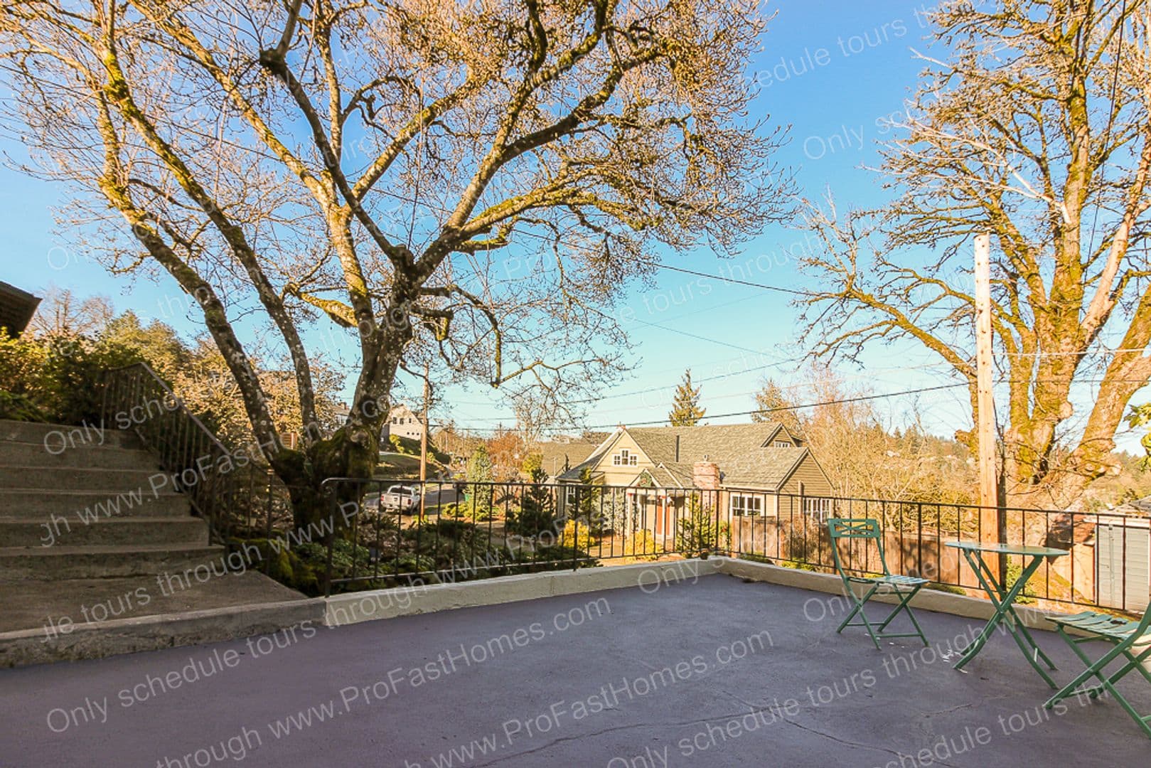 Portland House: 616 SW Moss St