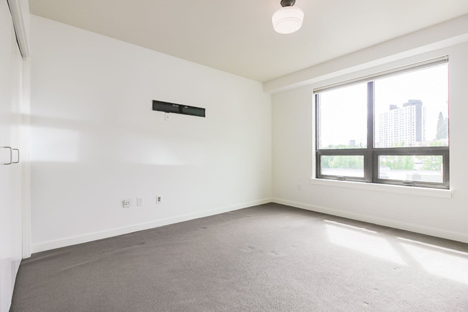 Portland Apartment: 2351 NW Westover Rd - Unit 404