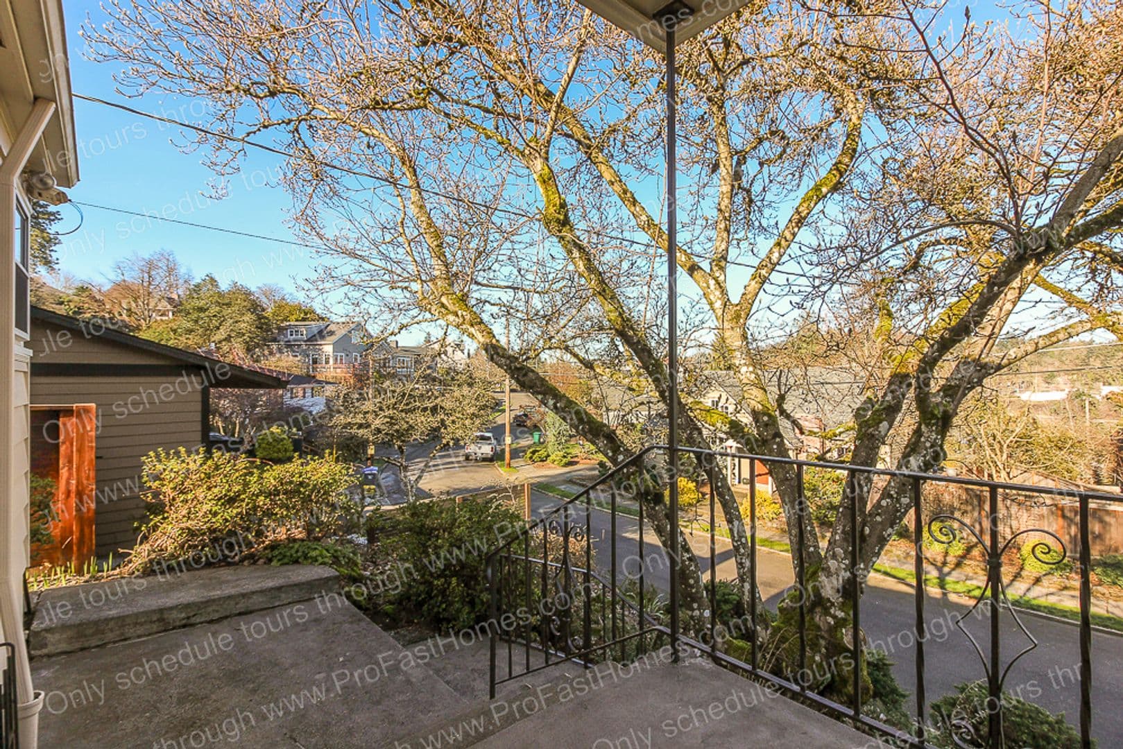 Portland House: 616 SW Moss St