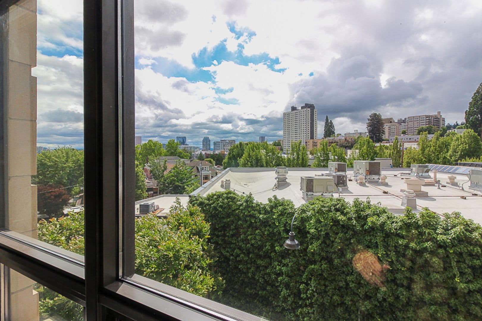 Portland Apartment: 2351 NW Westover Rd - Unit 404