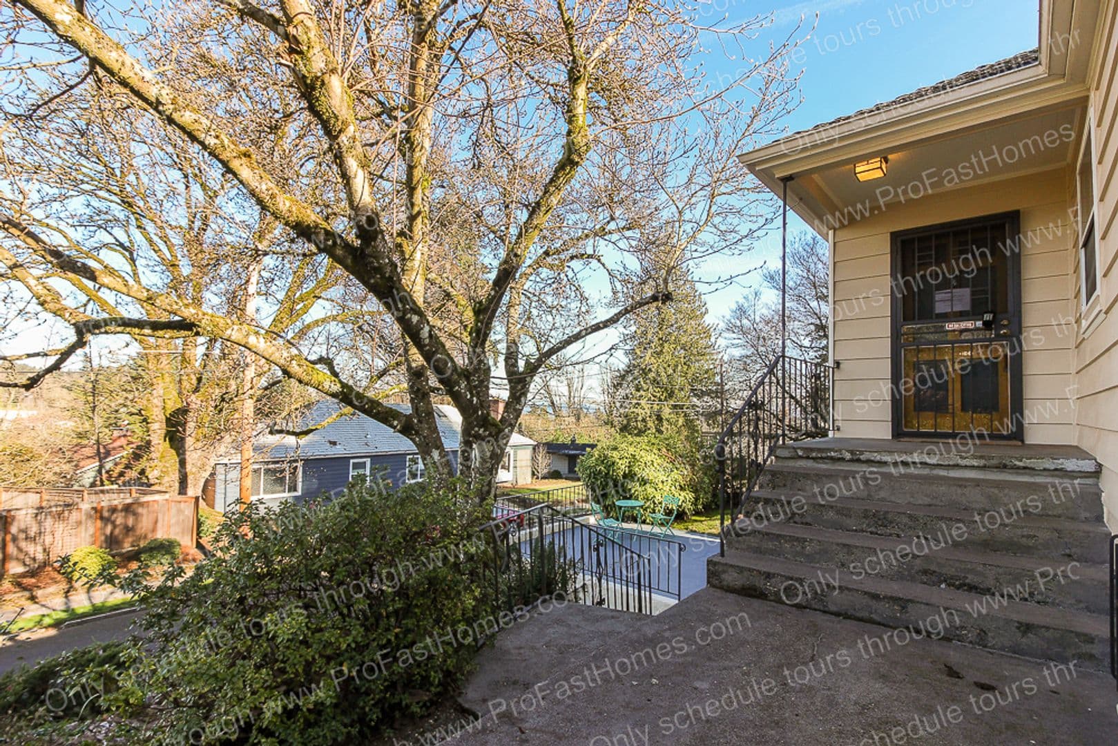 Portland House: 616 SW Moss St
