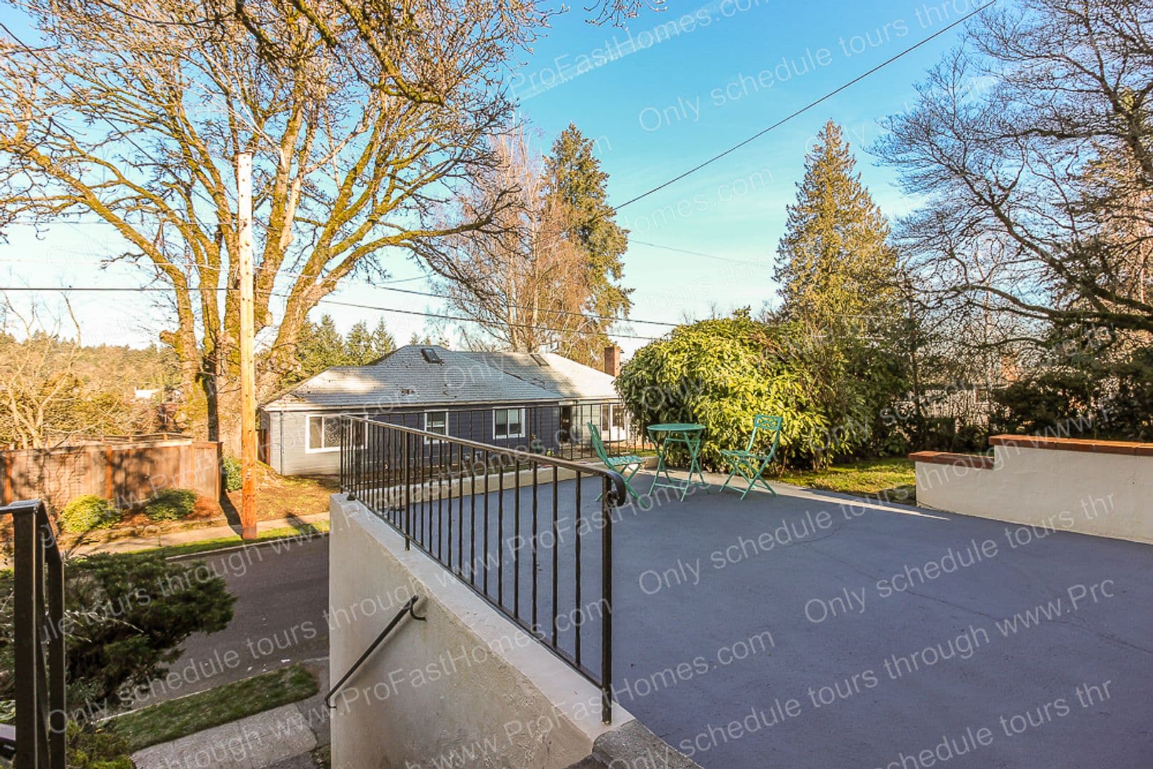 Portland House: 616 SW Moss St