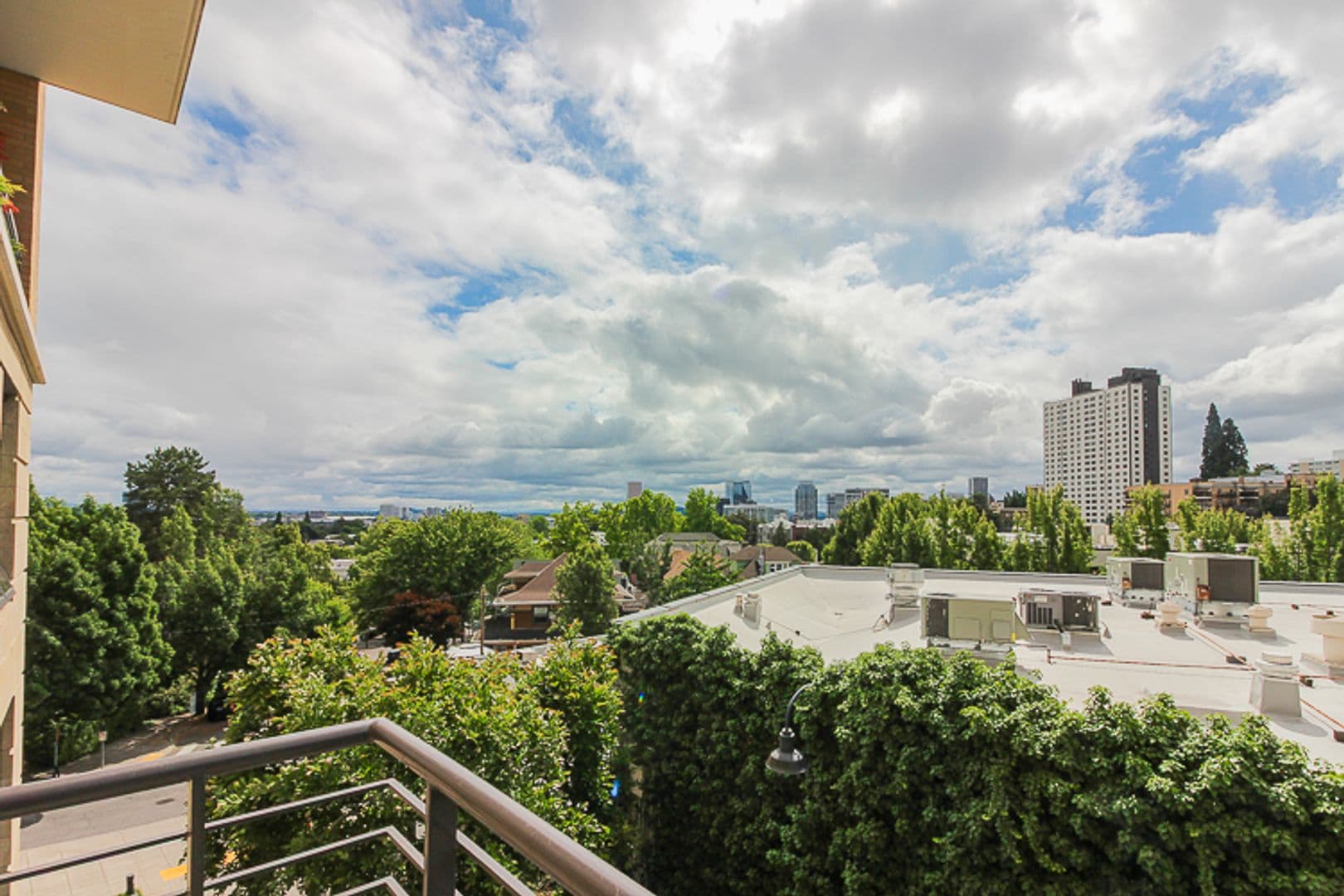 Portland Apartment: 2351 NW Westover Rd - Unit 404