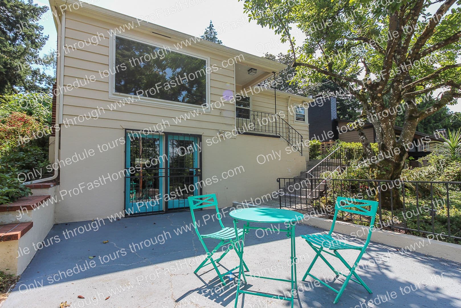 Portland House: 616 SW Moss St