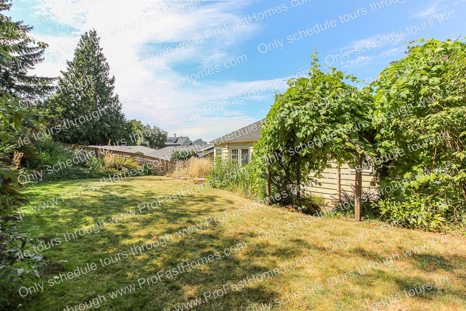 Portland House: 616 SW Moss St