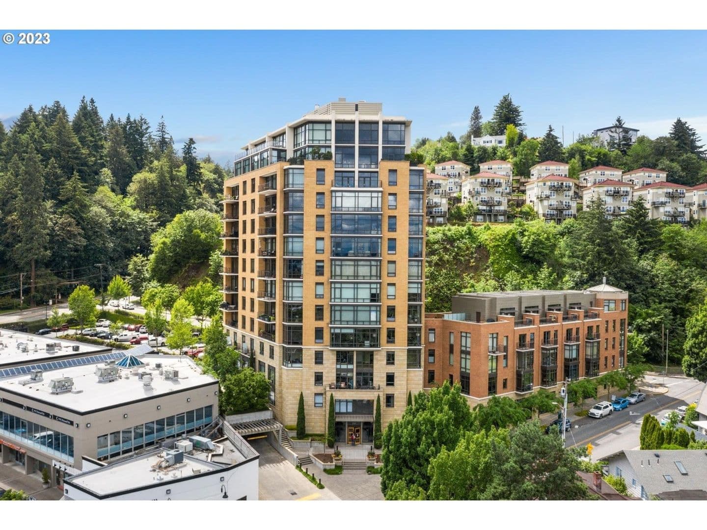 Portland Apartment: 2351 NW Westover Rd - Unit 404