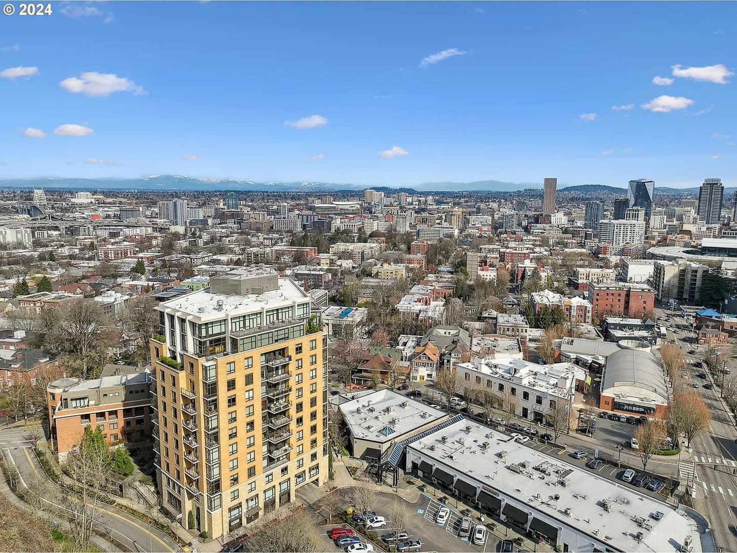 Portland Apartment: 2351 NW Westover Rd - Unit 404