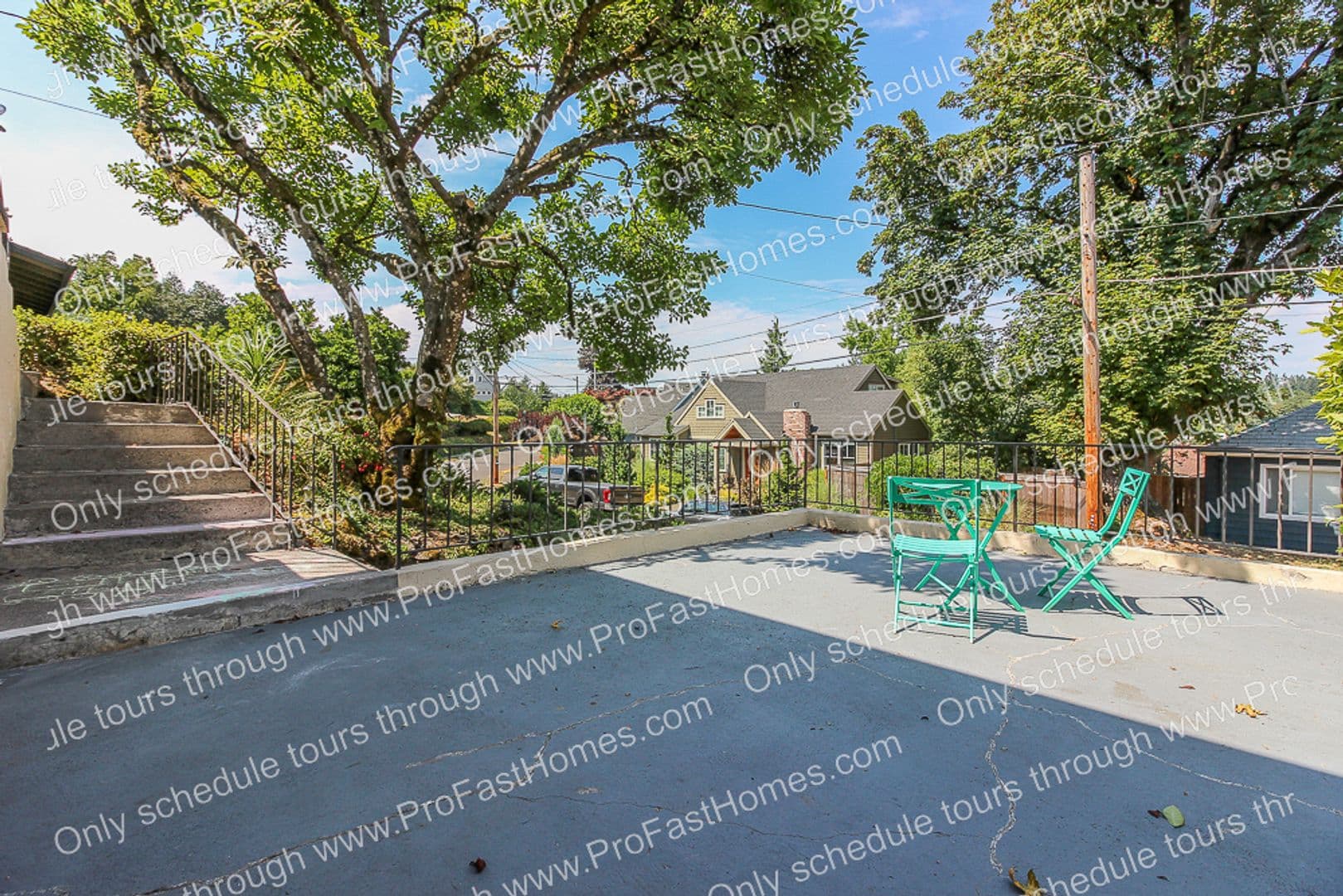 Portland House: 616 SW Moss St