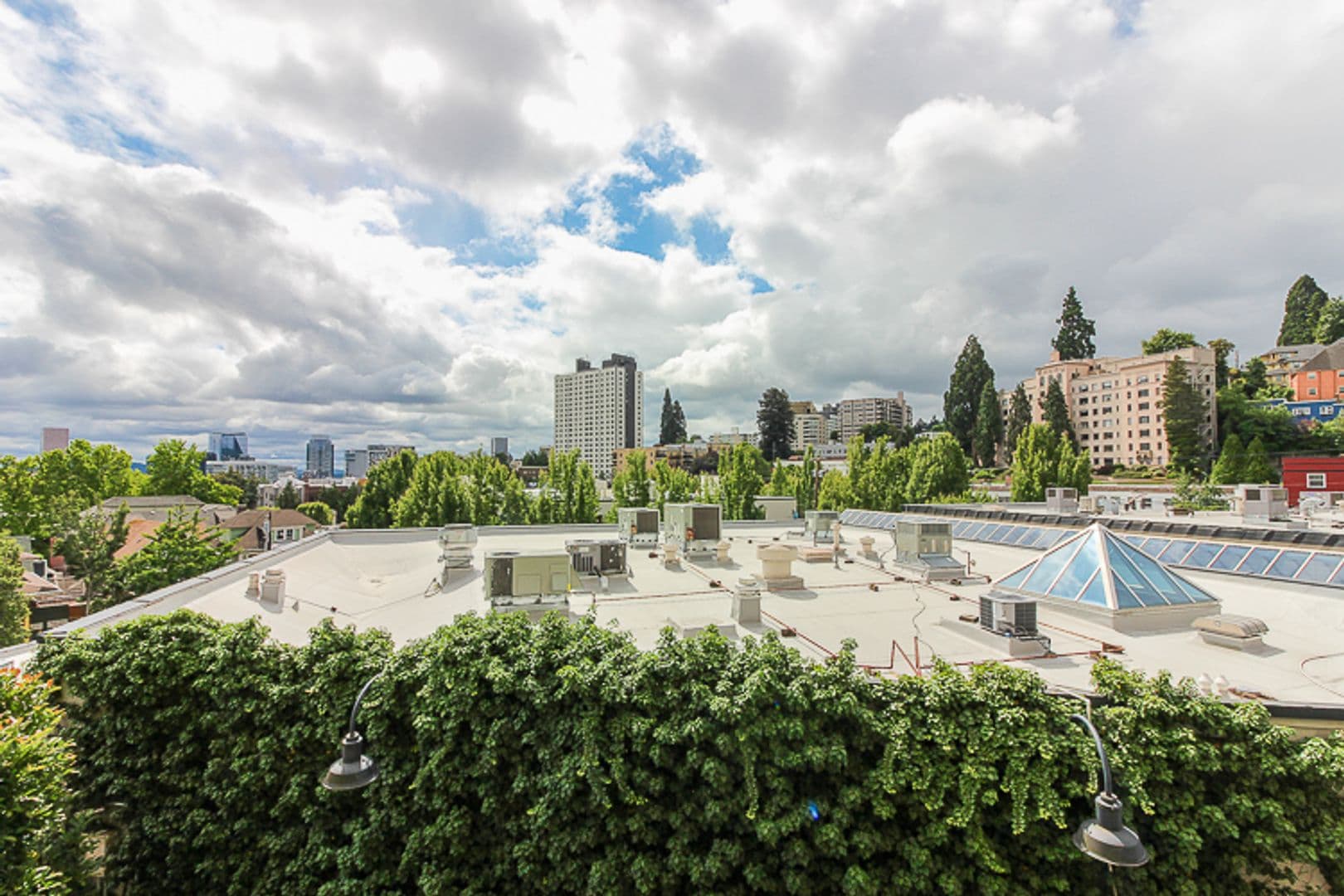 Portland Apartment: 2351 NW Westover Rd - Unit 404