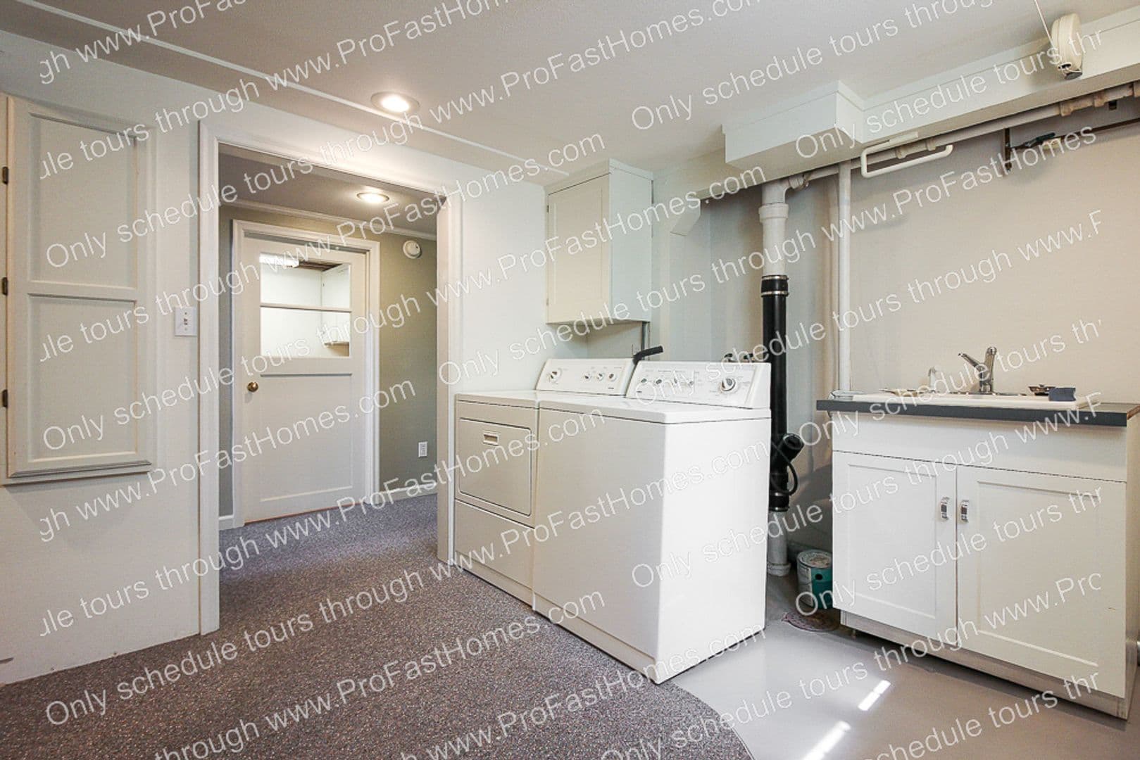 Portland House: 616 SW Moss St