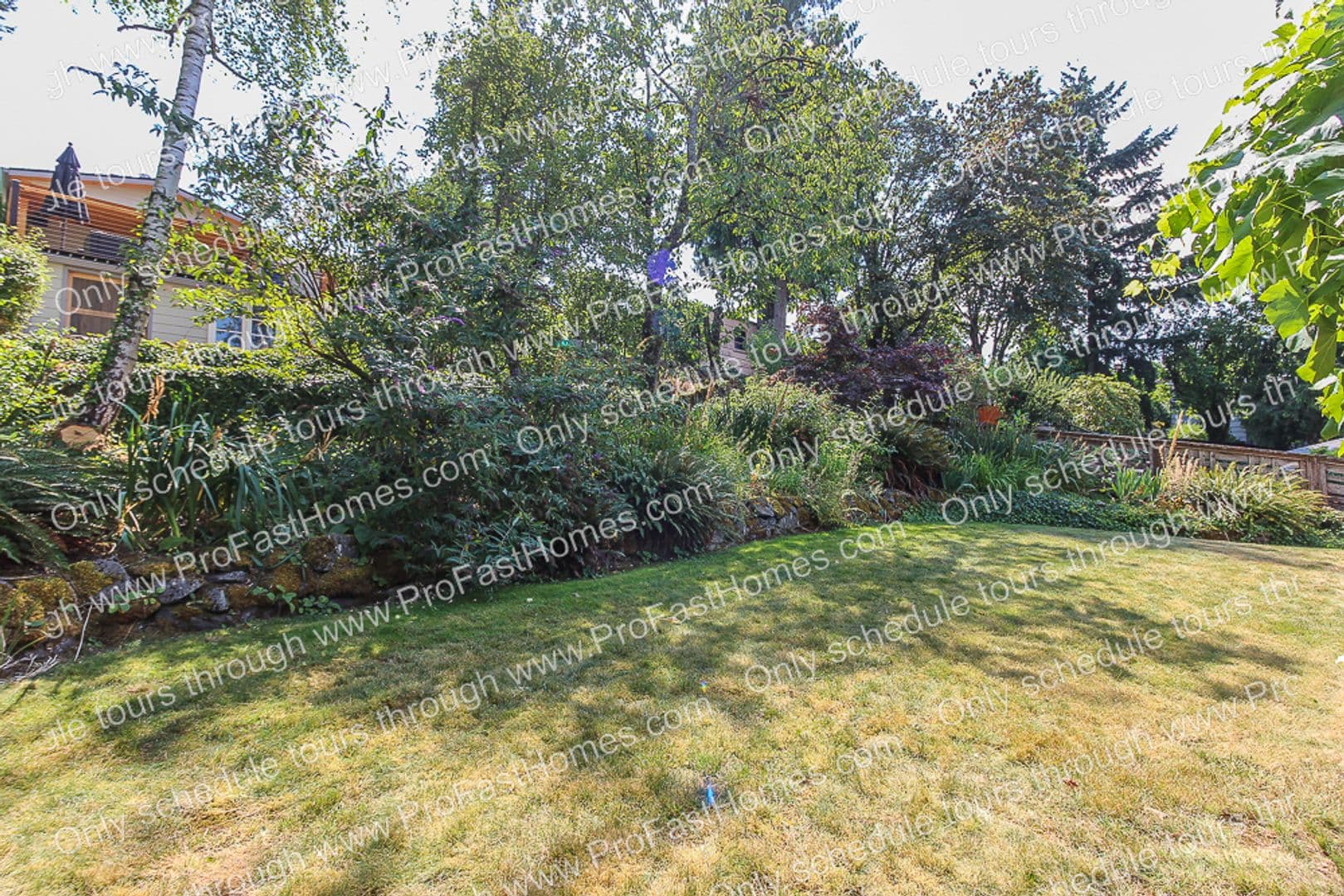 Portland House: 616 SW Moss St