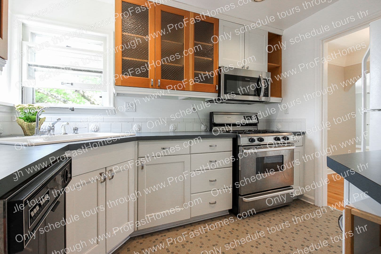 Portland House: 616 SW Moss St