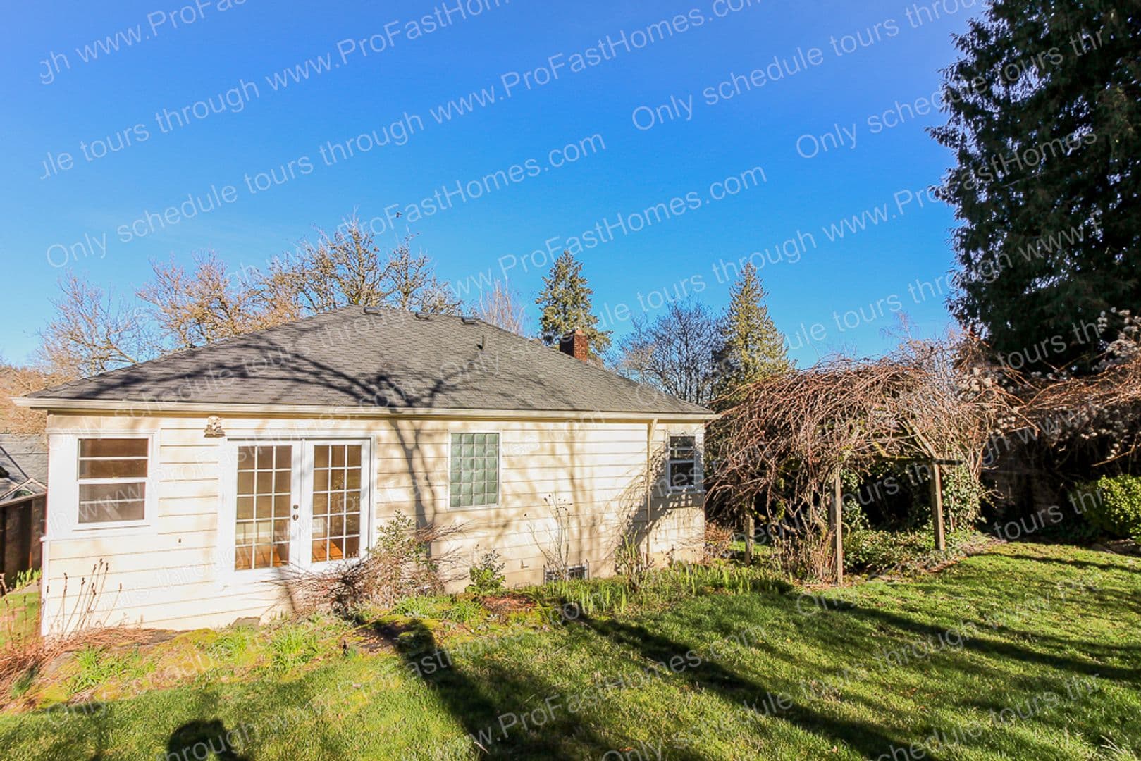 Portland House: 616 SW Moss St