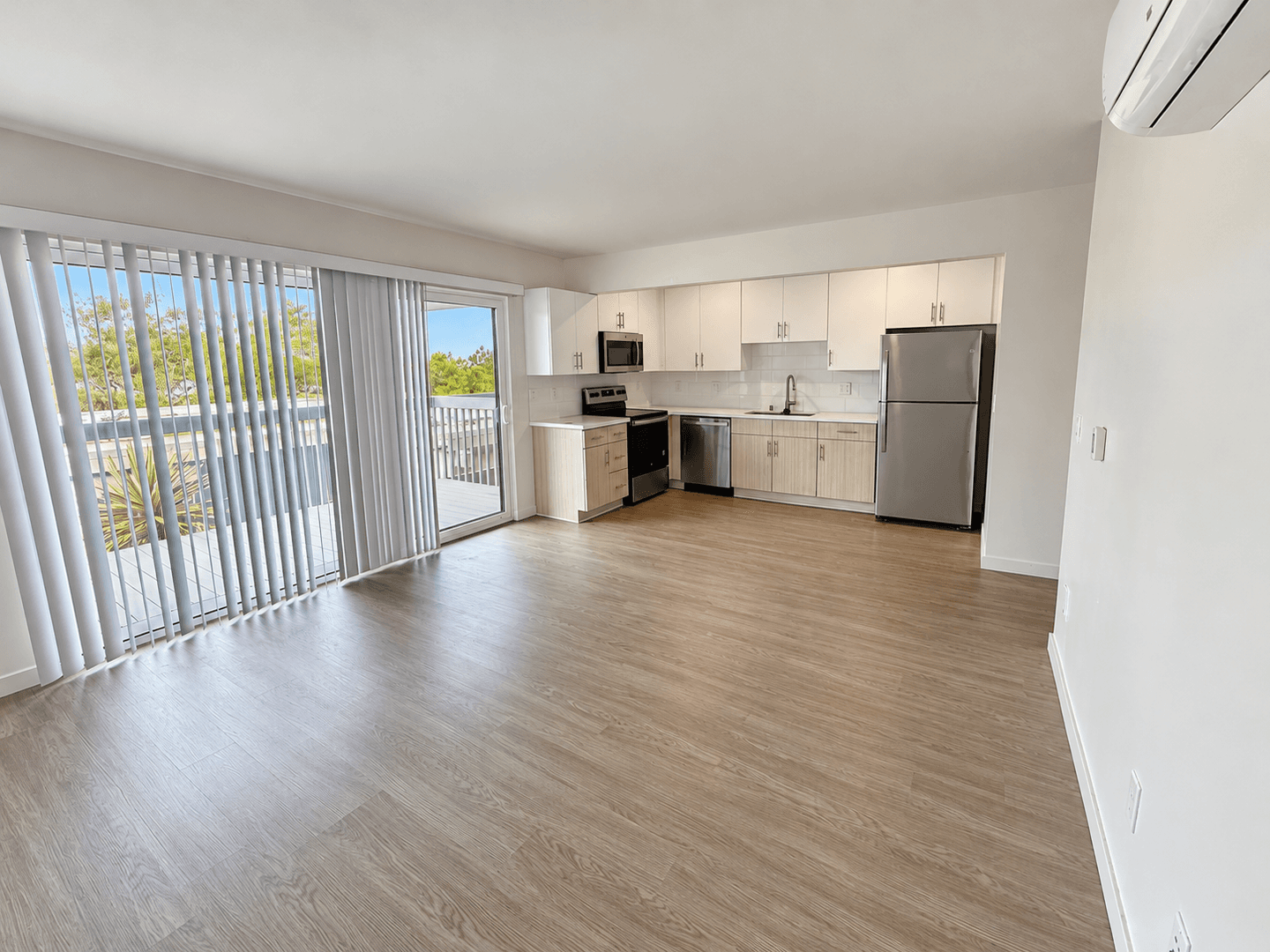 Del Mar Apartment: 615 Stratford Court