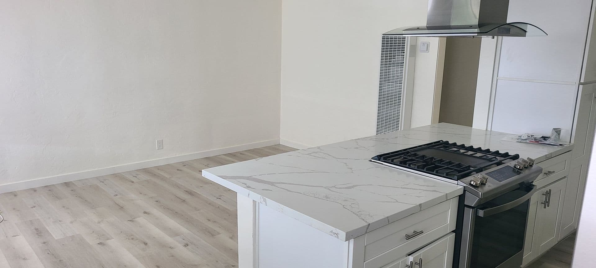 Oceanside Apartment: 410 Grant Street