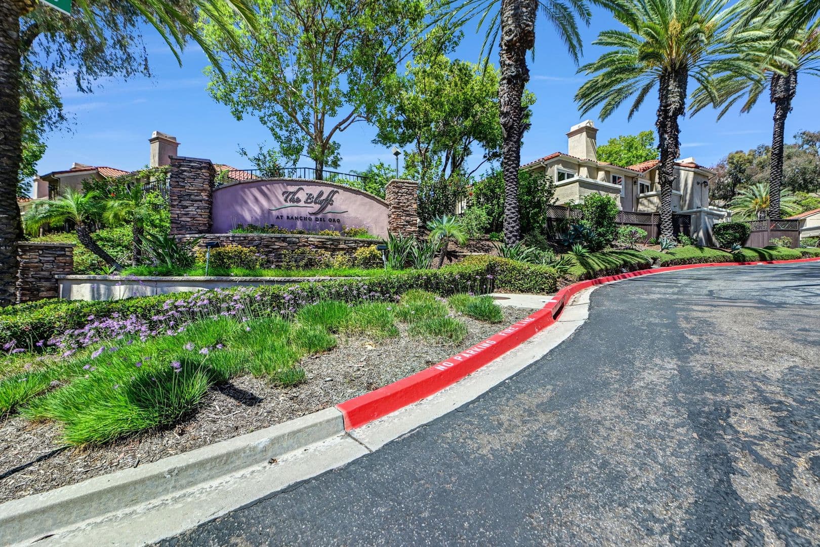 Oceanside Condo: 100 Sea Cliff Way #106