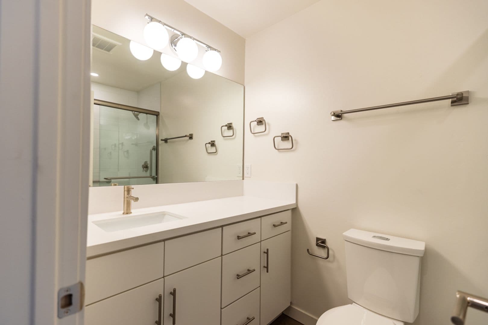 Del Mar Apartment: 615 Stratford Court